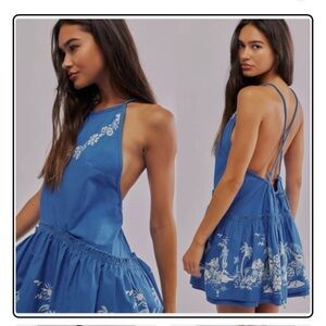 💙 FREE PEOPLE BLUE WHITE TROPICAL HALTER OPEN BACK DESERTED ISLAND MINI …